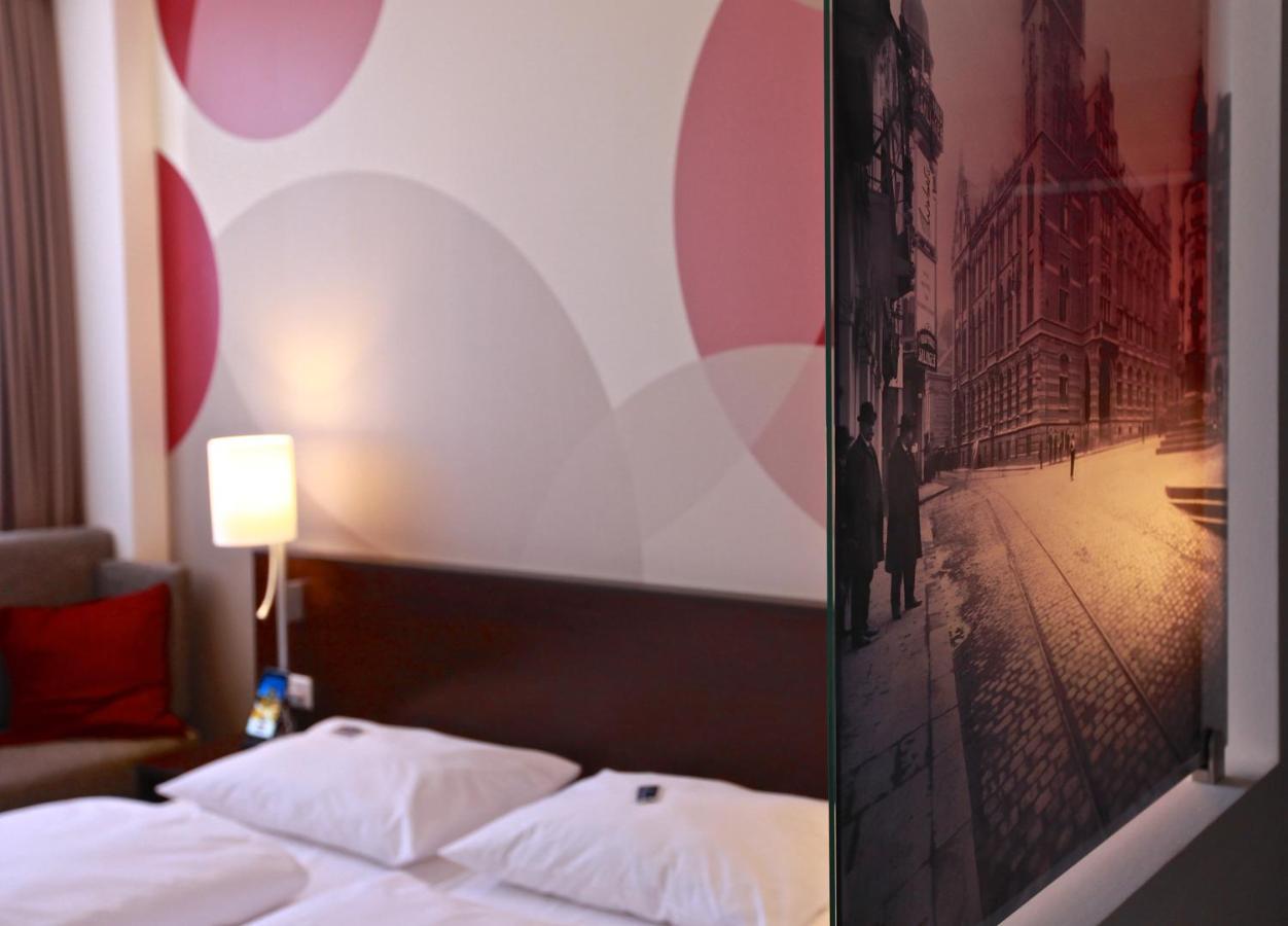 Webers - Das Hotel Im Ruhrturm Essen Esterno foto