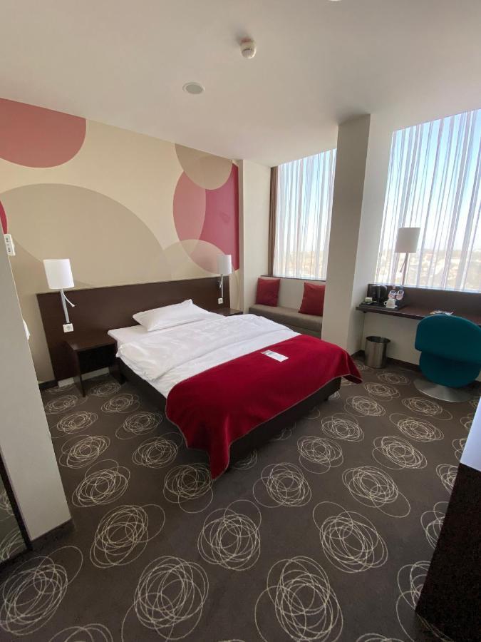Webers - Das Hotel Im Ruhrturm Essen Esterno foto
