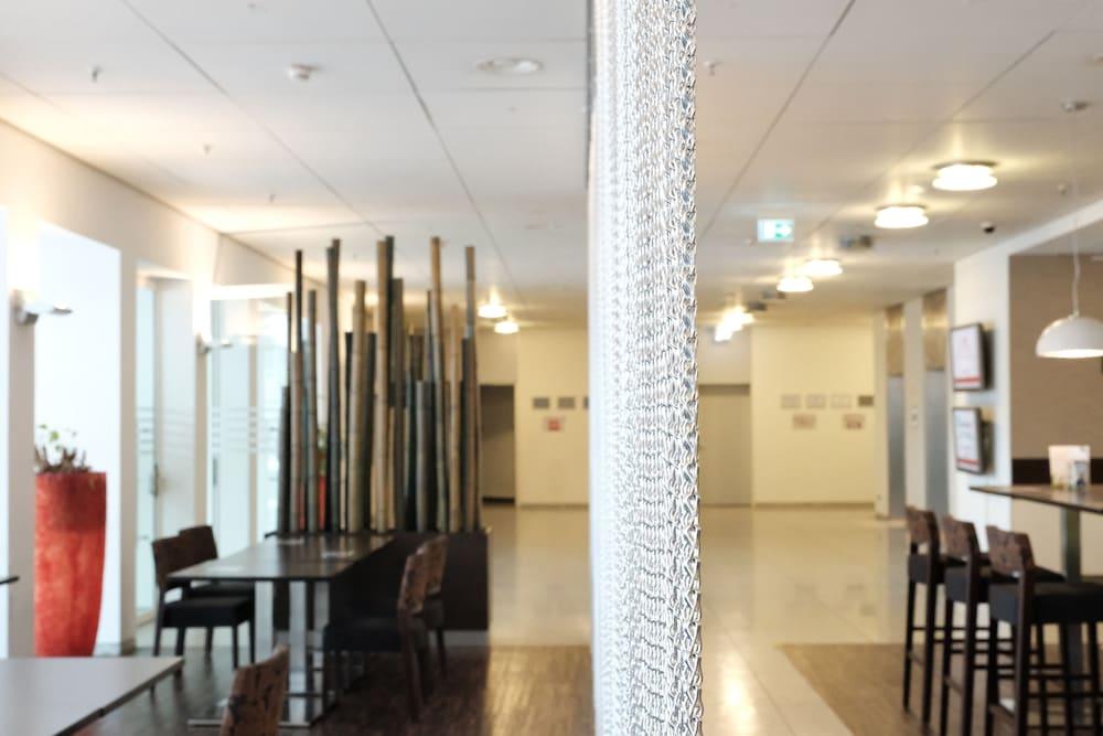 Webers - Das Hotel Im Ruhrturm Essen Esterno foto